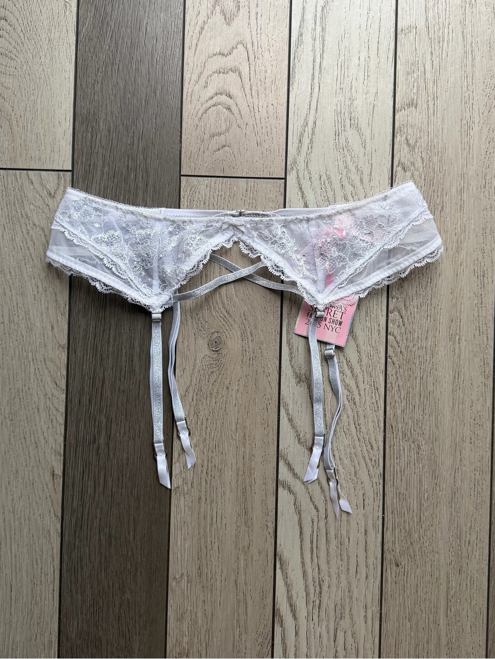 Victoria’s Secret Fashion Show 2015 NYC White Lace Garter Belt NWT M/L
